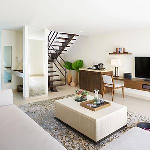 One-Bedroom Premier Suite Roundtrip Caticlan Airport Transfers